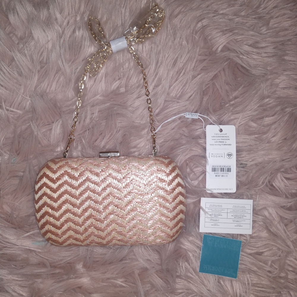 Women's Urban expressions clutch.